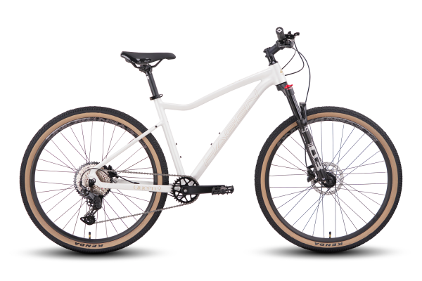 Q9 white flat